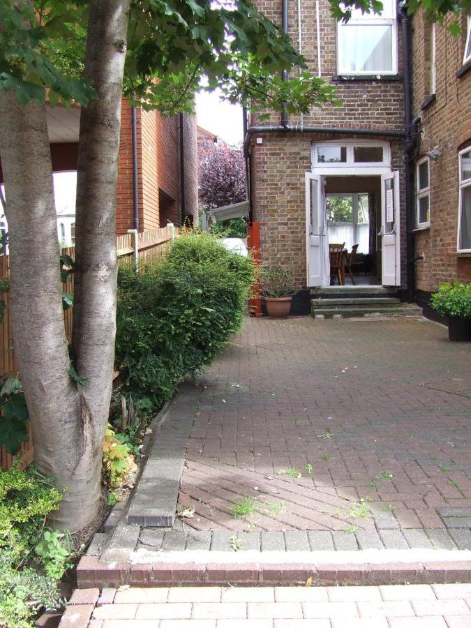 Alexandra Guest House 헤멜헴스테드 외부 사진