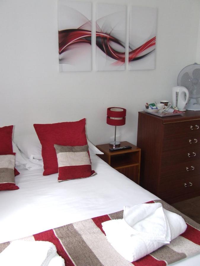 Alexandra Guest House 헤멜헴스테드 외부 사진