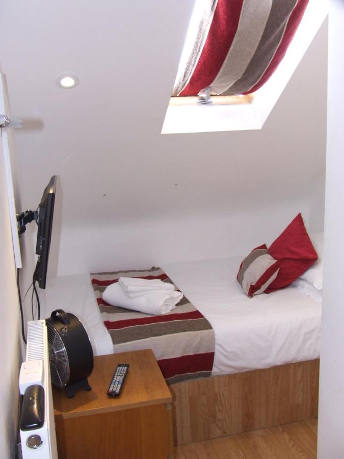 Alexandra Guest House 헤멜헴스테드 외부 사진