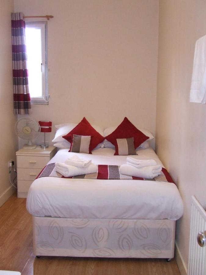 Alexandra Guest House 헤멜헴스테드 외부 사진