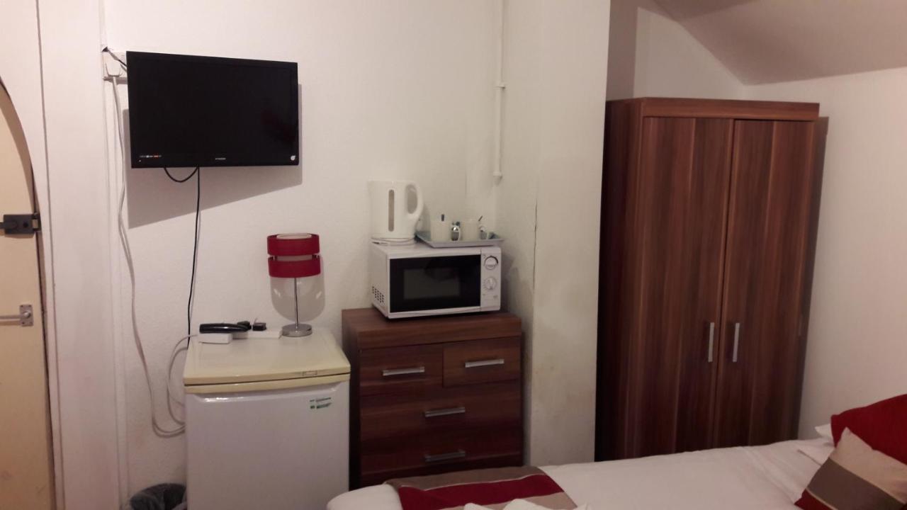 Alexandra Guest House 헤멜헴스테드 외부 사진