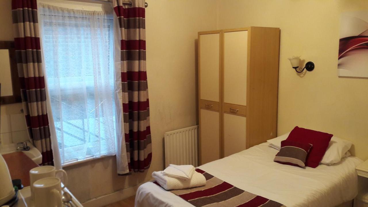 Alexandra Guest House 헤멜헴스테드 외부 사진