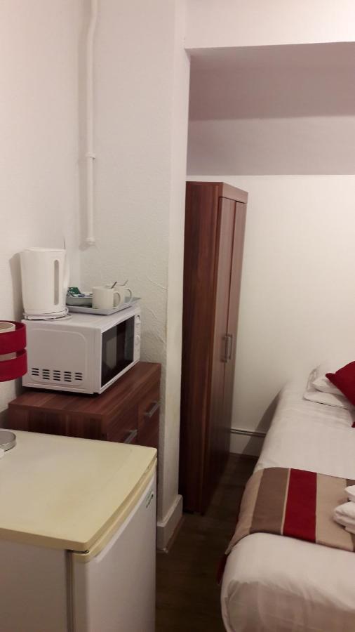 Alexandra Guest House 헤멜헴스테드 외부 사진