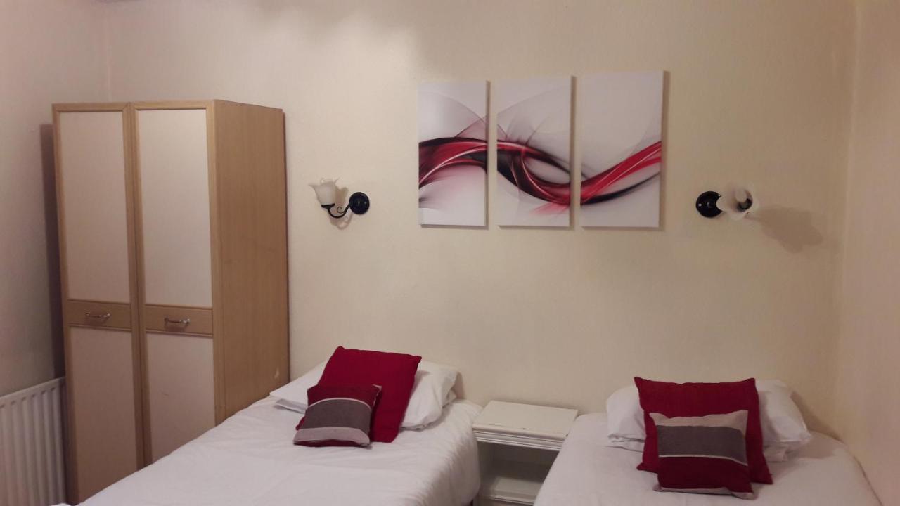 Alexandra Guest House 헤멜헴스테드 외부 사진