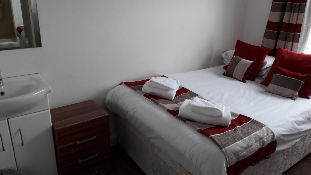 Alexandra Guest House 헤멜헴스테드 외부 사진