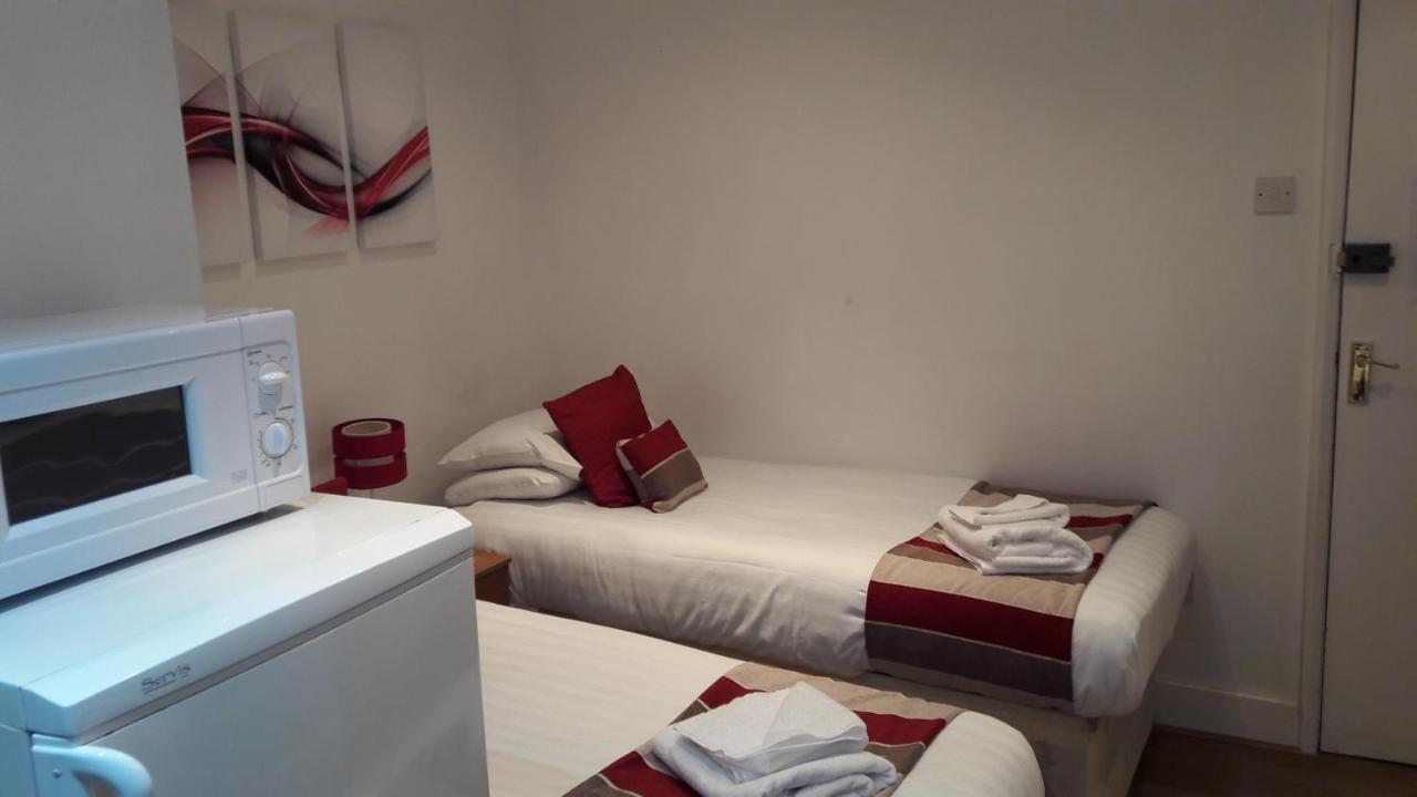 Alexandra Guest House 헤멜헴스테드 외부 사진
