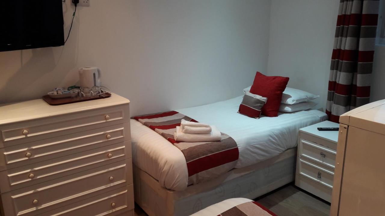 Alexandra Guest House 헤멜헴스테드 외부 사진