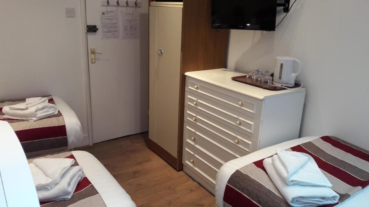 Alexandra Guest House 헤멜헴스테드 외부 사진